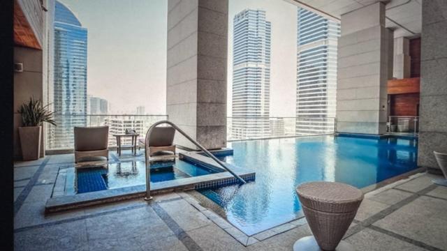 Bonnington Jumeraih Lakes Towers , Jlt Cluster J , ドバイ エクステリア 写真